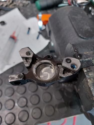 Curatat etrier frana